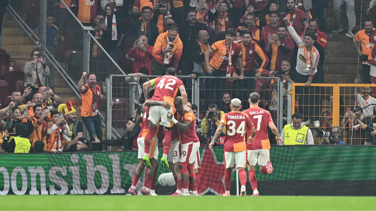 Galatasaray Ajax Deplasmanına Kilitlendi: Osimhen Tarih Yazabilir